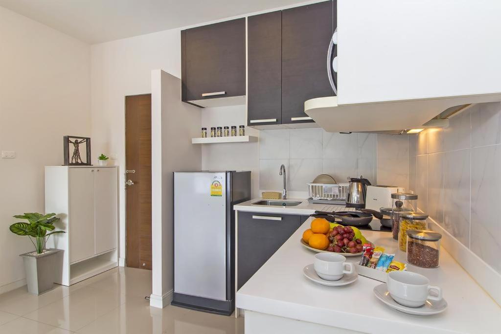 Chic Condo By Resava Karon Exterior photo