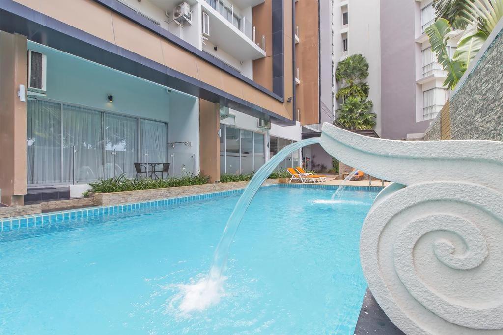 Chic Condo By Resava Karon Exterior photo